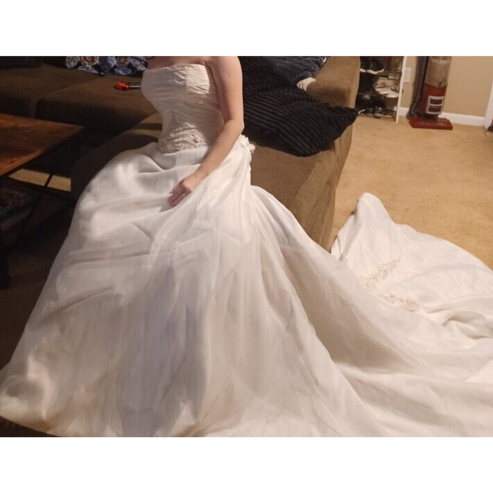 Never Used Mon Cheri Bridal Wedding Dress Ivory Lace Button Closure